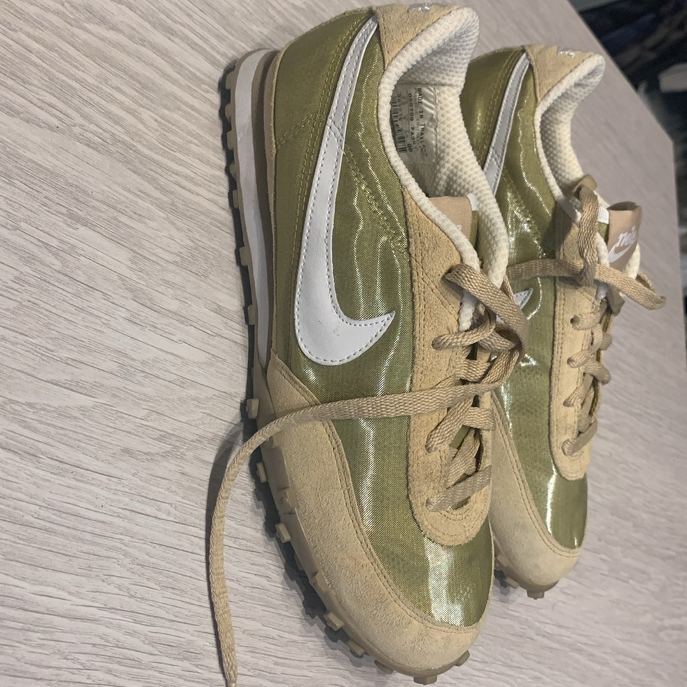Nike Vintage Waffle Racer.Collectors Item. Size 7.5. Metallic Gold with White. - Picture 2 of 10